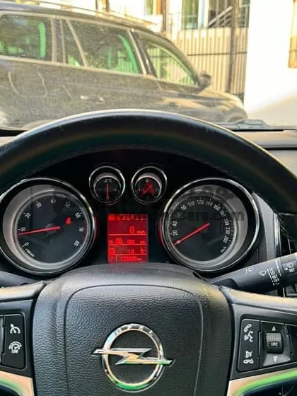 أوبل أسترا 2015 اتوماتيك 121 ألف كم للبيع