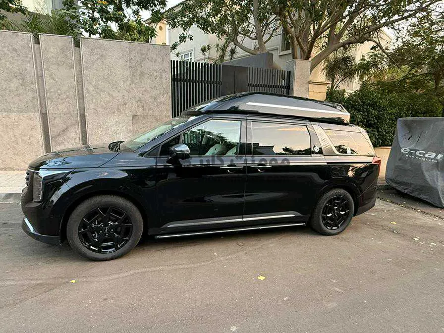 كيا كرنفال 2025 هايبرد 8000 كم للبيع