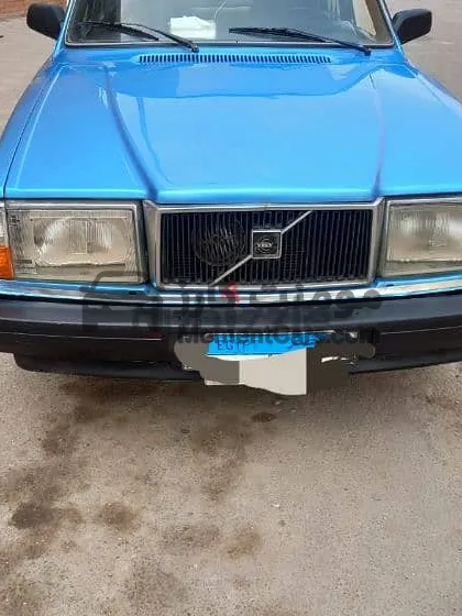فولفو 240 موديل 1981 بحالة ممتازة للبيع