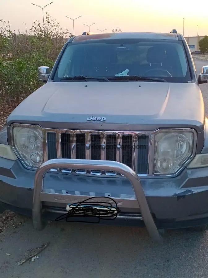 جيب شيروكى 2013 اتوماتيك SUV للبيع