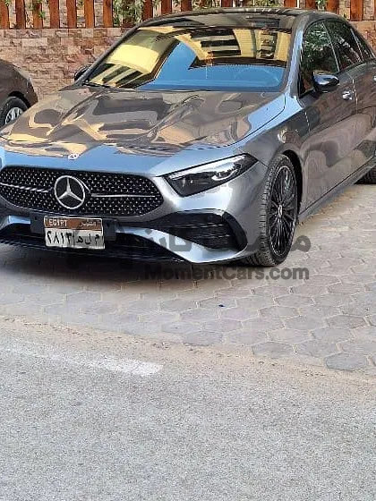 مرسيدس A180 2023 AMG كاملة فتحة سقف للبيع