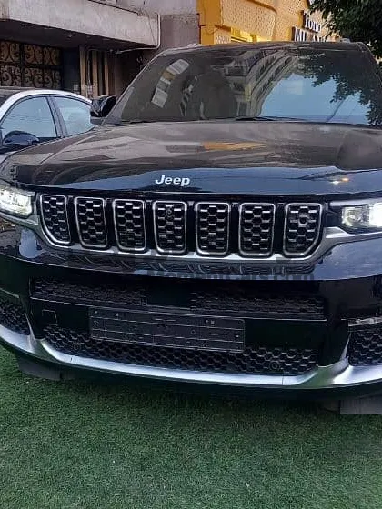 جيب جراند شيروكى Summit 2023 كسر زيرو 41 ألف كم