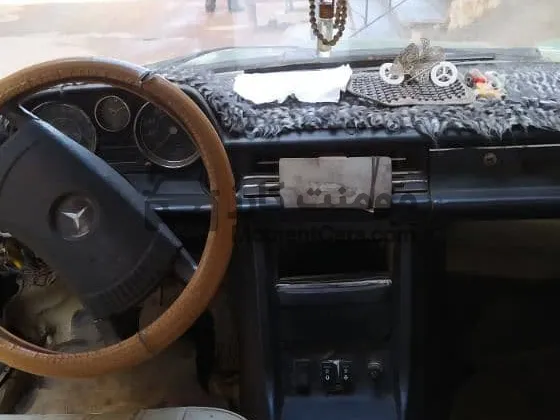 مرسيدس 200 خنزيرة 1975 مانيوال للبيع
