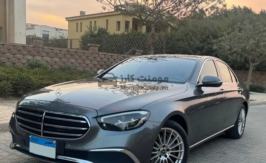 مرسيدس E300 2021 حالتها ممتازة بضمان الوكيل