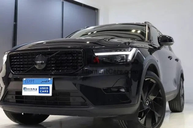 فولفو XC40 Black Edition 2025 كسر زيرو للبيع