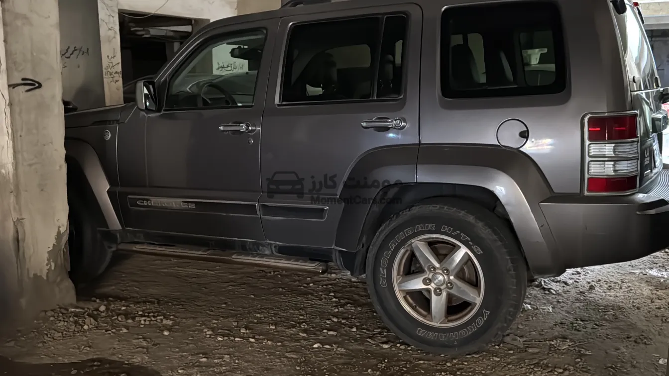 جيب شيروكي 2010 اتوماتيك عداد قليل