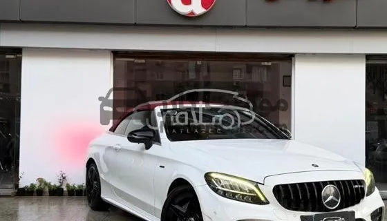 مرسيدس C180 2025 حزمة AMG وسقف بانوراما للبيع