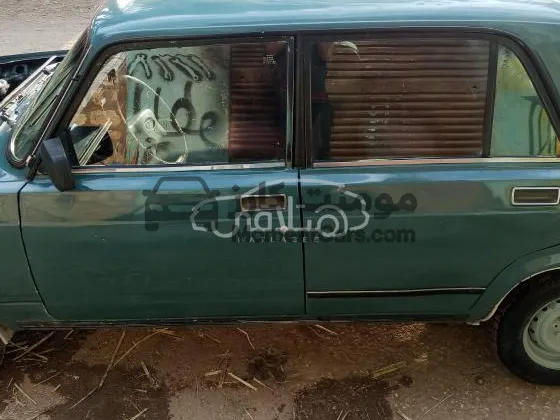 لادا 2105 موديل 1990 مانيوال غاز للبيع