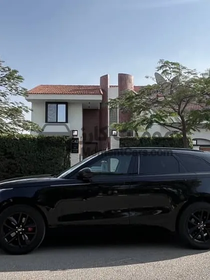 لاند روفر فيلار 2025 فئة كاملة 4000 كم للبيع