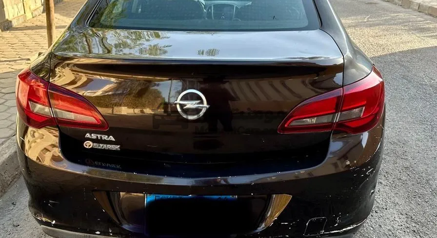 أوبل أسترا 2016 اتوماتيك - 113 ألف كم - سيدان