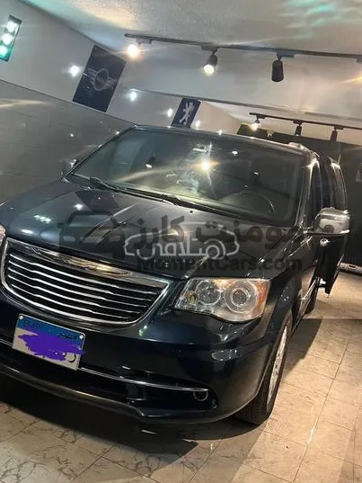 كرايسلر تاون آند كانتري 2010 6 سلندر عائلية للبيع