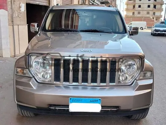 جيب شيروكي 2013 كاملة أعلى فئة 3700cc