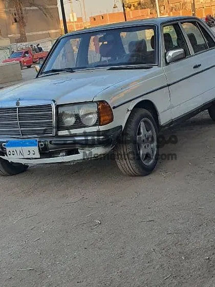 مرسيدس 200 موديل 1976 معدلة مانيوال للبيع