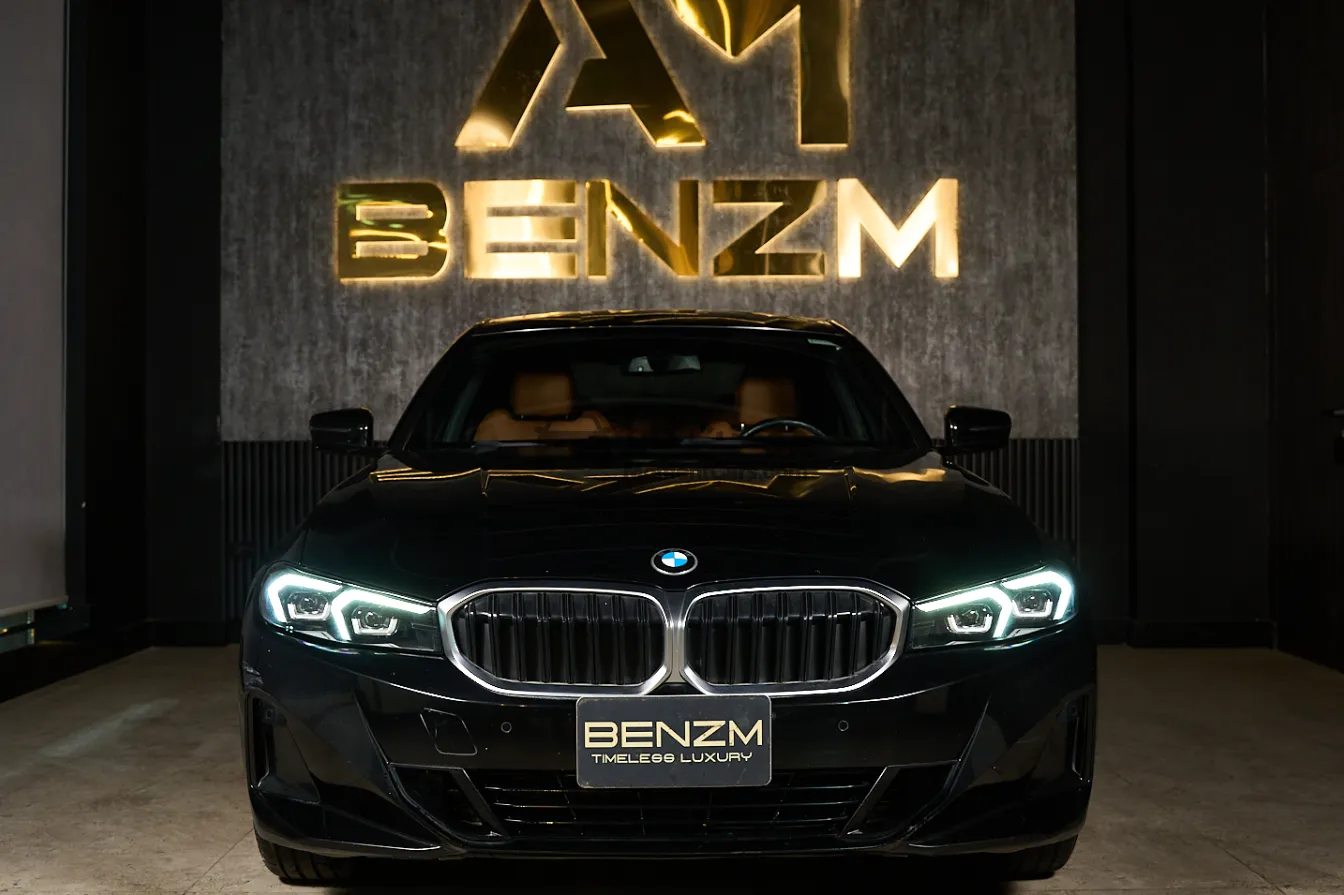 بي ام دبليو 320i 2023 Luxury فتحة سقف