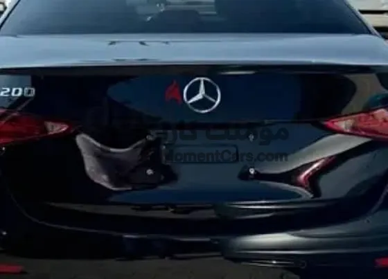 مرسيدس C200 2024 كسر زيرو - جلد أحمر - للبيع