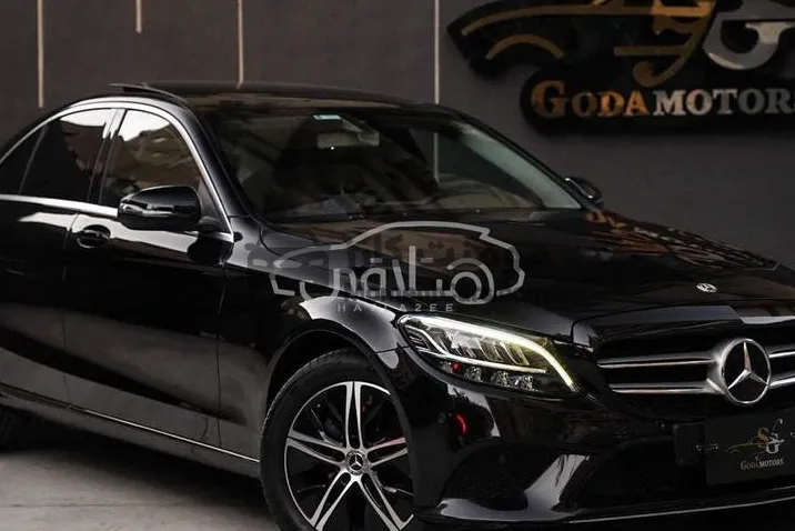 مرسيدس C 180 2023 كسر زيرو للبيع اتوماتيك