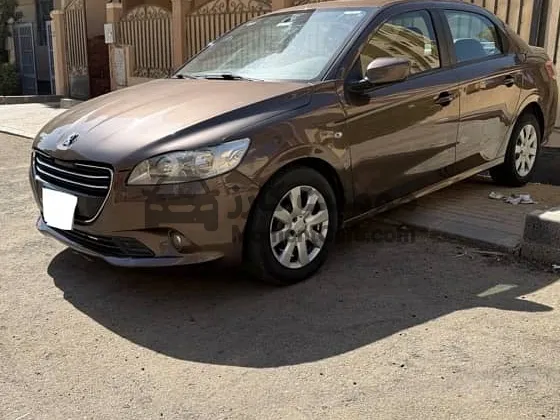 بيجو 301 موديل 2014 أوتوماتيك فابريكا دواخل عداد 195 ألف كم