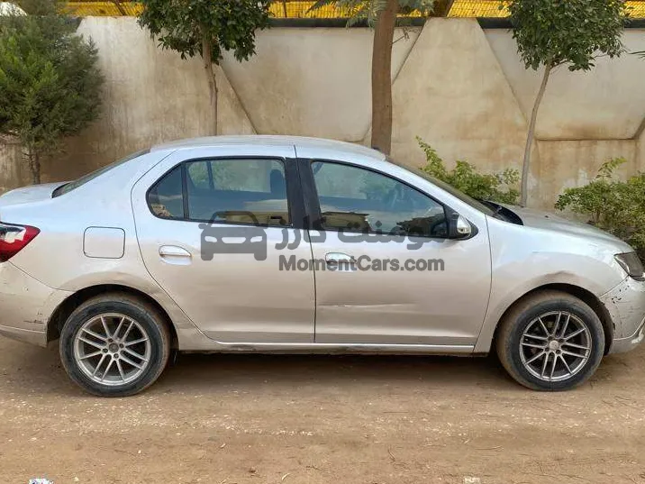 رينو لوجان 2015 مانيوال سيدان بحالة ممتازة