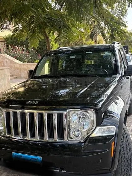 جيب شيروكي 2011 حالة ممتازة للبيع بالشيخ زايد