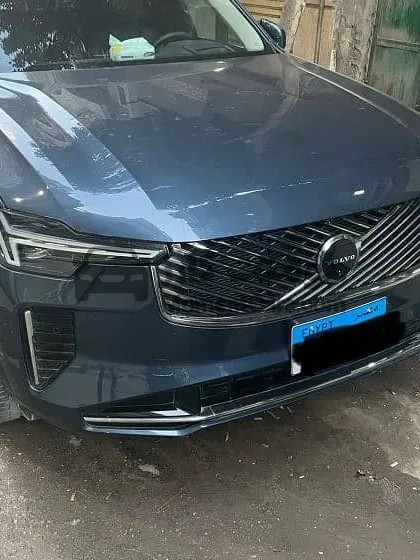 فولفو XC90 2025 - ٩٠٠٠ كم - رخصة ٣ سنين