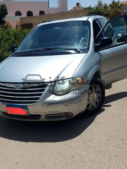 كرايسلر تاون اند كانترى 2005 اوتوماتيك مستعملة للبيع