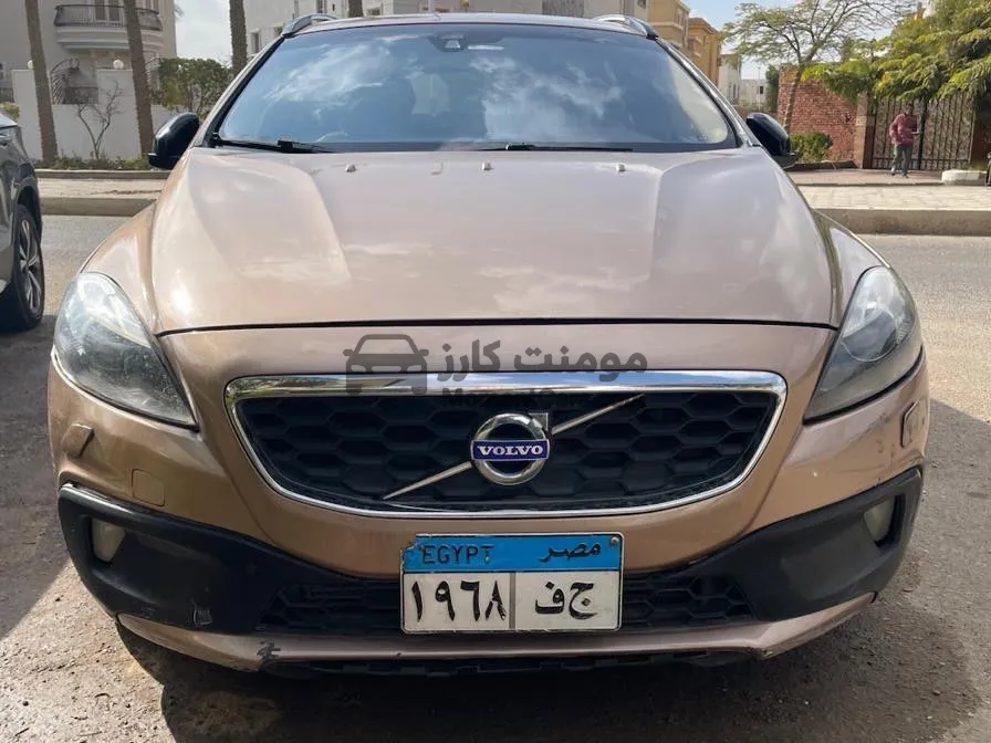 فولفو V40 T4 2014 اتوماتيك للبيع