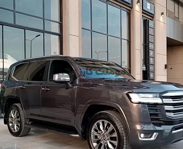 تويوتا لاند كروزر 2022 VXR 68,000 كم اتوماتيك