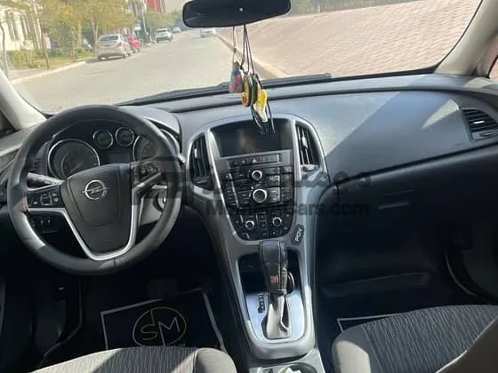 أوبل أسترا 2019 أوتوماتيك للبيع