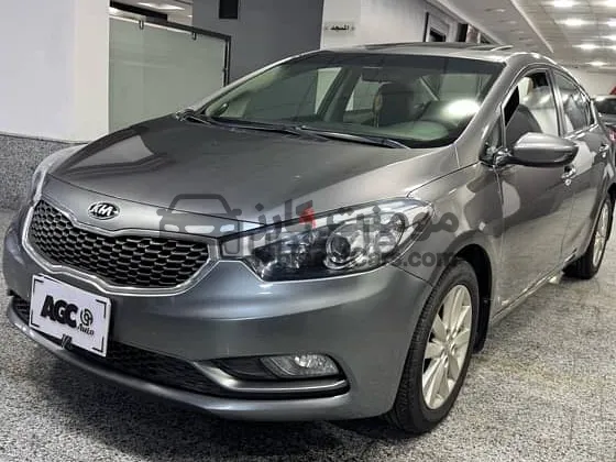 كيا سيراتو 2015 فئة ثالثة فتحة سقف للبيع