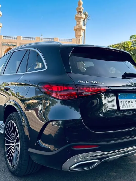 مرسيدس GLC 300 هايبرد 2023 كسر زيرو للبيع