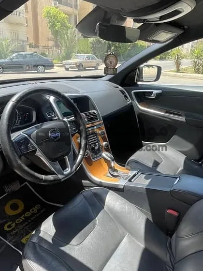 فولفو XC60 2016 أعلى فئة أتوماتيك للبيع