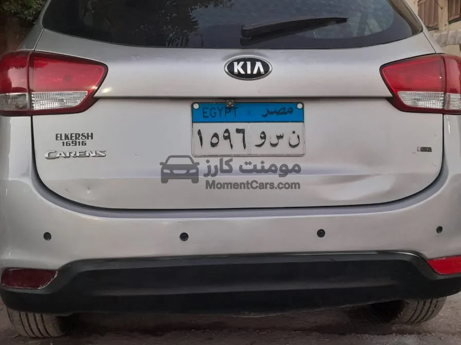 كيا كارينز 2014 اتوماتيك SUV بحالة جيدة