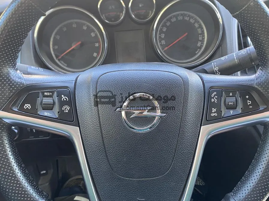 أوبل أسترا 2014 اتوماتيك سيدان للبيع