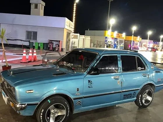 تويوتا كورولا 1977 سيدان مانيوال دواخل نظيفة للبيع