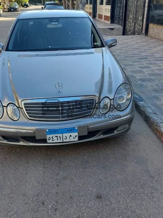 مرسيدس E200 2004 للبيع - 107 ألف كم - ديزل