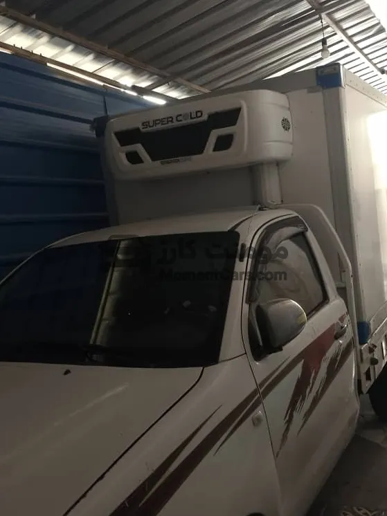 تويوتا هايلوكس 2006 ديزل بصندوق تلاجة للبيع