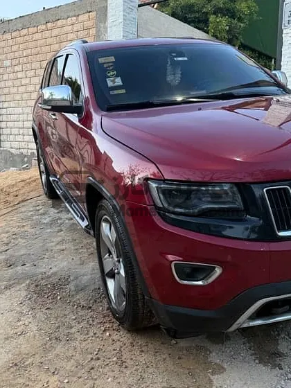 جيب جراند شيروكي 2014 جلد للبيع حالة ممتازة