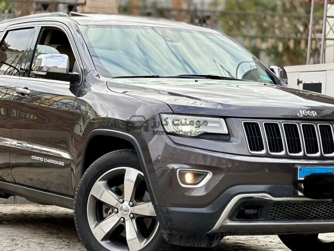 جيب جراند شيروكى 2015 اتوماتيك 5700 سي سي للبيع