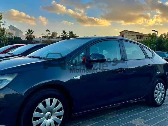 أوبل أسترا 2013 أوتوماتيك بموتور جديد للبيع