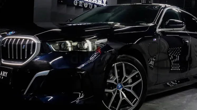 بي ام دبليو i5 الكهربائية 2025 جديدة للبيع