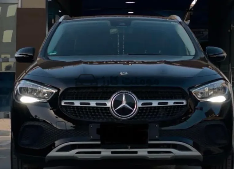 مرسيدس GLA 180 موديل 2023 كاملة عداد قليل
