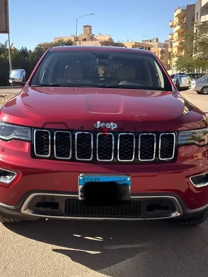 جيب جراند شيروكي 2022 فابريكة 25 ألف كم للبيع