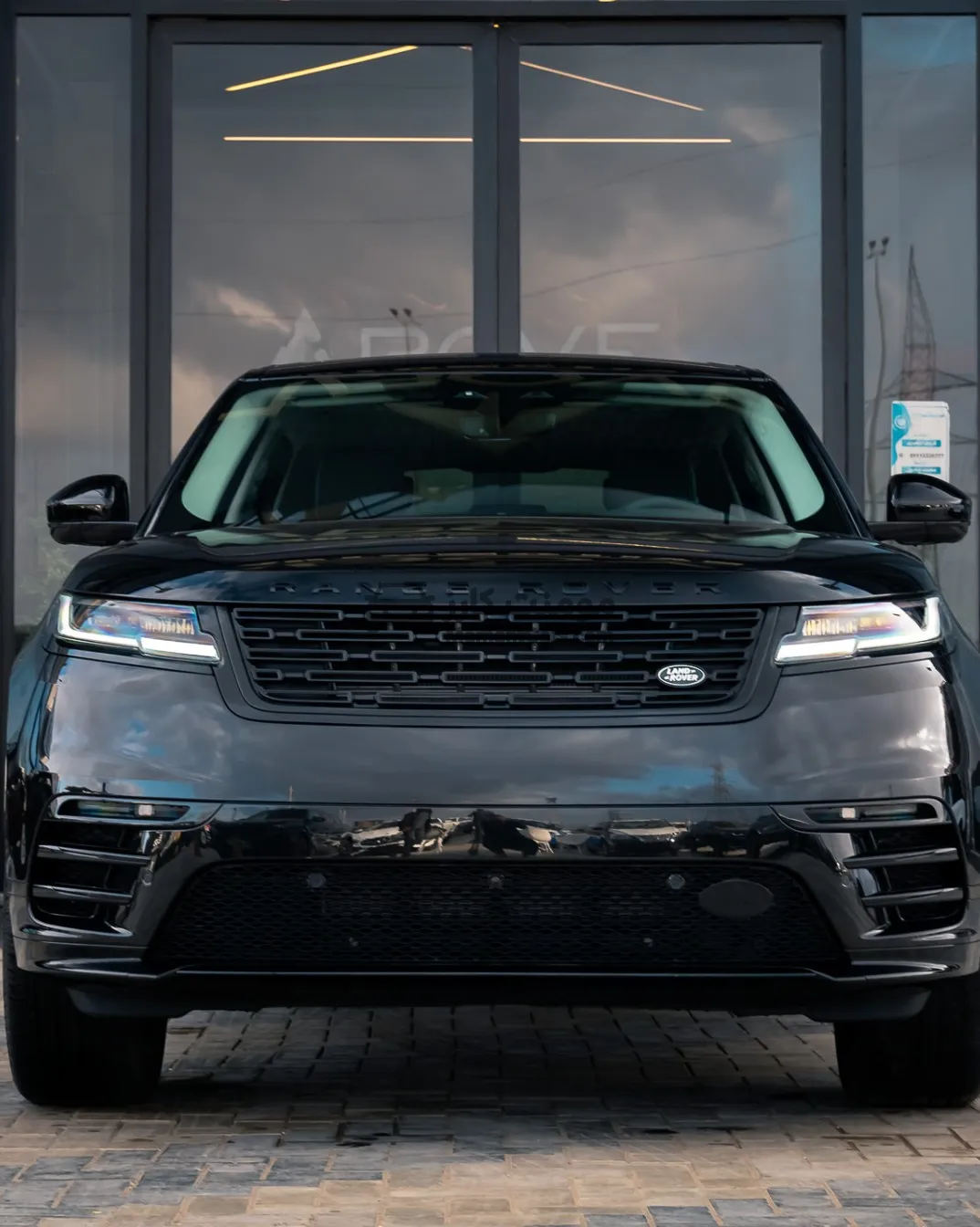 رينج روفر فيلار 2025 SE Dynamic P250 للبيع