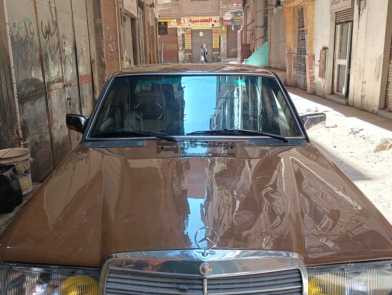 مرسيدس E200 سيدان 1985 مانيوال للبيع