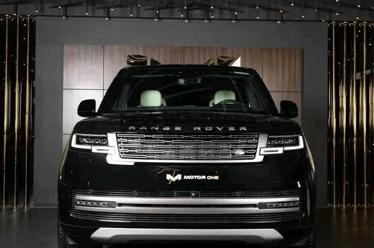 رينج روفر Vogue 2025 P400 زيرو للبيع