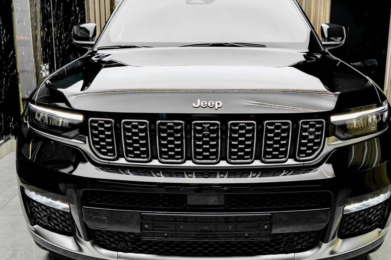 جيب جراند شيروكي 2023 أعلى فئة 7 راكب للبيع