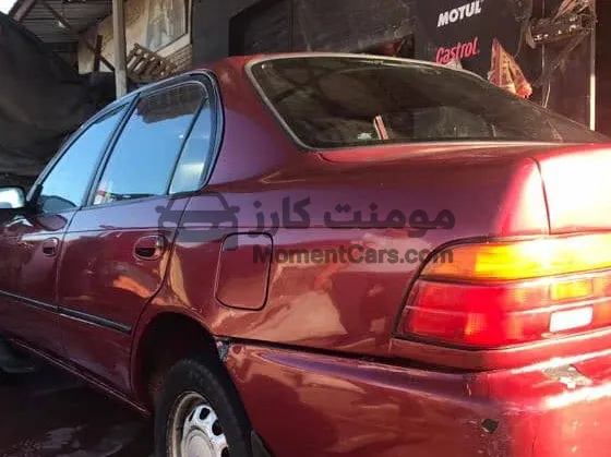 تويوتا كورولا 1993 مستعملة للبيع بناقل حركة يدوي ولون نبيتي