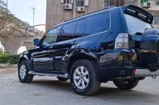 ميتسوبيشي باجيرو 2015 اعلى فئة اتوماتيك للبيع