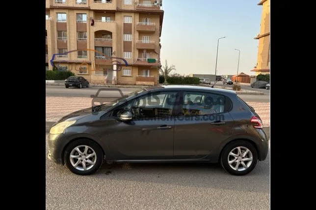 بيجو 208 موديل 2015 اتوماتيك فابريكة