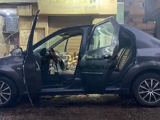 رينو لوجان 2013 اتوماتيك فرش جلد للبيع